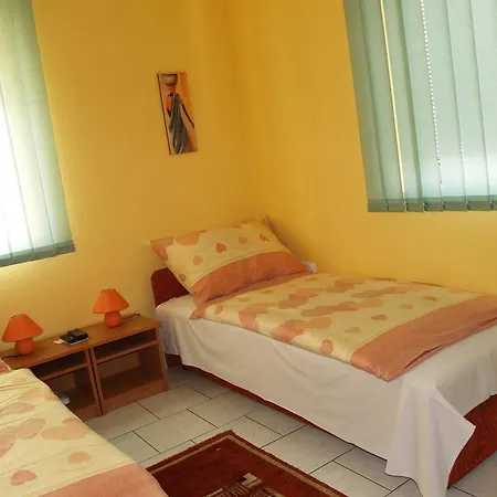 דירה Pajdos Apartmanhaz