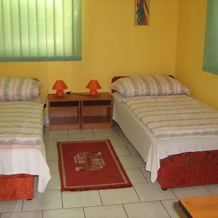 דירה Pajdos Apartmanhaz אגר