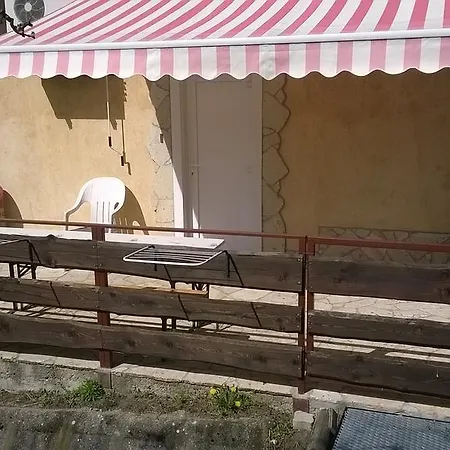 Pajdos Apartmanhaz דירה אגר
